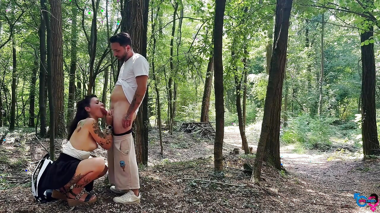 Eu Tiro a Virgindade De Um Garoto Nerd Que Prometeu Me Ajudar Na Floresta!