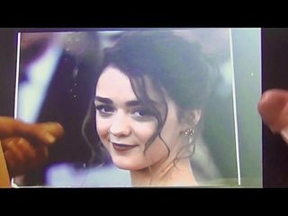 Maisie Williams doppelter Tribut
