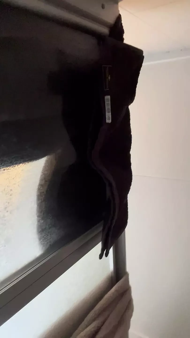Mi sego mentre faccio la doccia
