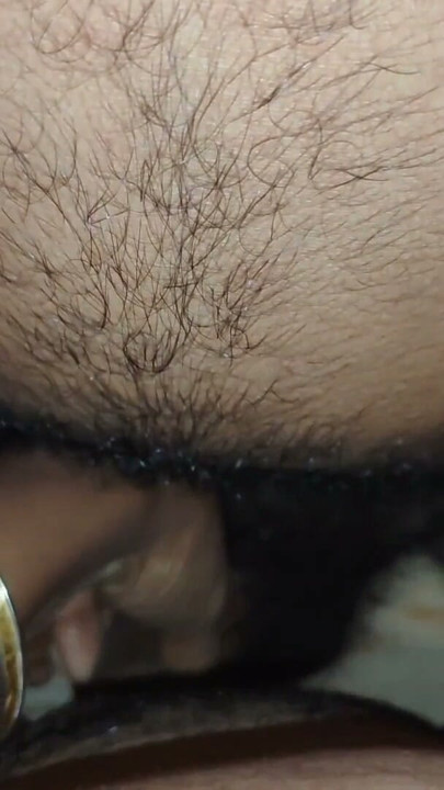 Momentos románticos íntimos de parejas desi | 18+ | Clip 2