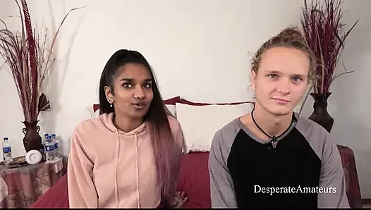 Desperate Amateurs миниатюрной рыжей Pepper Hart и тинке Kiki Sweet долбят их тугие киски большими белыми членами