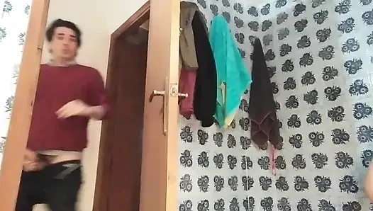 Моя сводная сестренка в душе хочет секса со мной в ванной