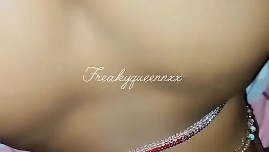 Aku lagi asik ngentot memek becekku - close up