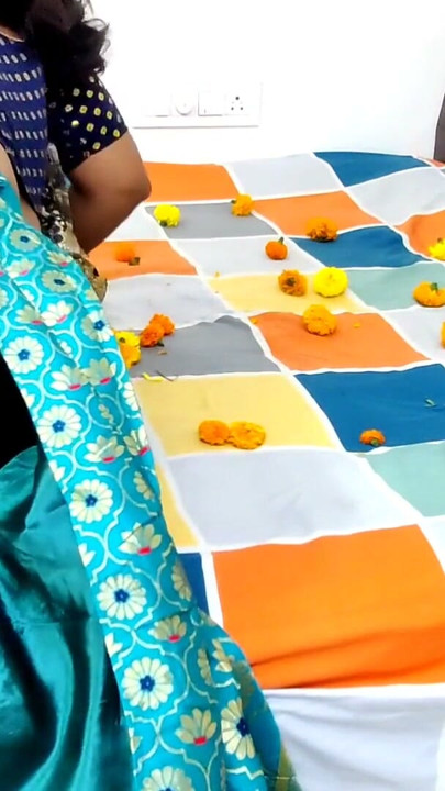 Dost ka suhagrat ke liye bed saja raha tha aur dulhan muze se chudai kara liya | Clip 3