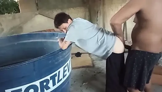 Terasta ayakkabının götünü sikiyor % 100 anal