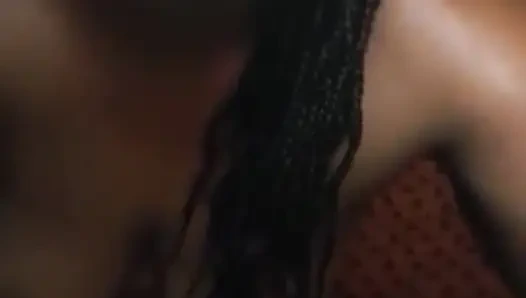 Genç üniversiteli kız kamera önünde mastürbasyonun tadını çıkarıyor