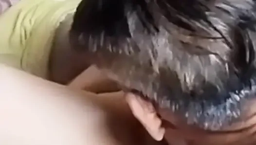 Моя жена такая горячая и возбужденная, когда я ем ее киску пальцами в юбке 3 рода дилдо она сквиртует и оргазм во время многожет