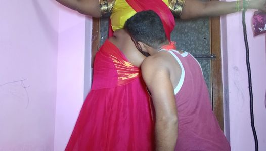 Красивая тамильская жена сосет пупок и лижет язык, секс-видео, часть 1