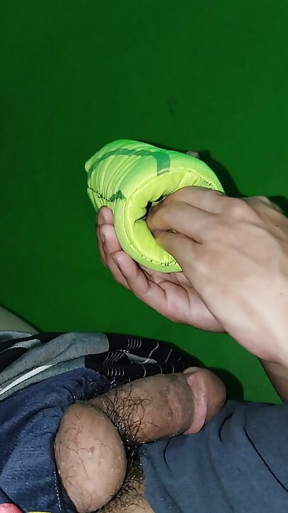 Trying to get a dildo to fit into the hole doesn't fit the big dick.