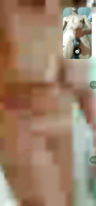 Maakt weer videoseks met Assy.