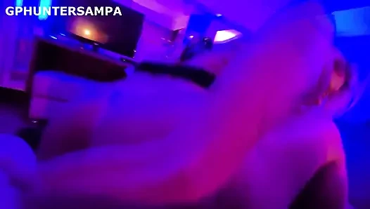 istri sahabatku saat dia bepergian