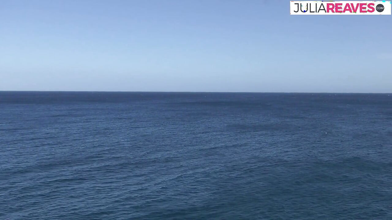 Horny girl masturbates before giving a hand job to a cumshot