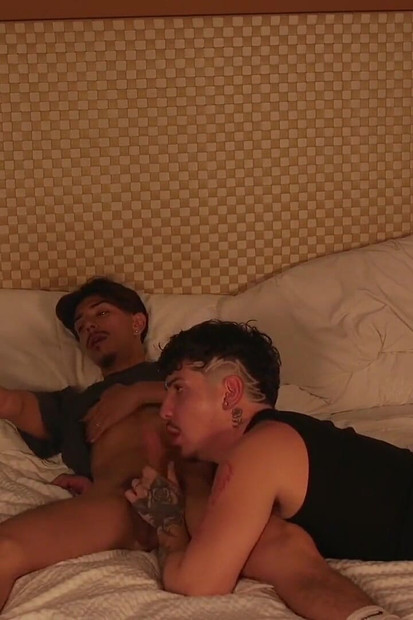 2 Hung Cholos Fucking Bareback Anal Hardcore Sucking Big Cock Hungpapi