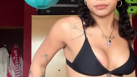 Video masturbasi ebony pelacur muda terekspos