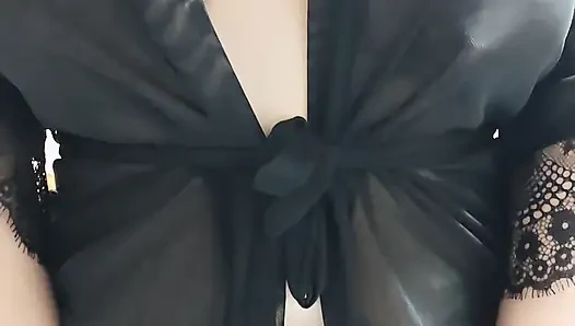 Komm und sieh dir meine sexy großen und großen Brüste an
