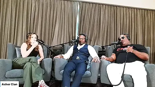 Erwachsene Entertainer couch-talk mit Katie Kush, Jamie Knox und mrflourish Podcast Asherc über die Gebärmutter