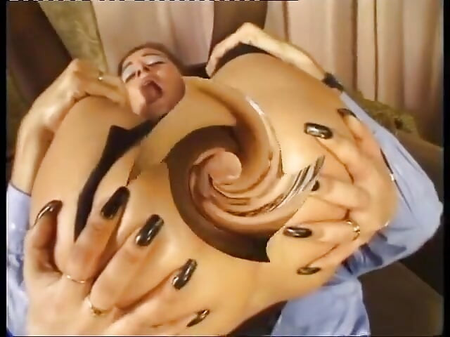 النساء الأنيقات يعشقن أن يتناكن من رجال خشنين