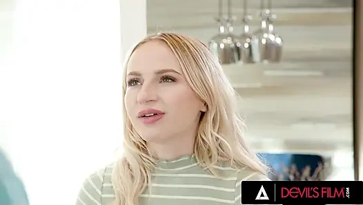 DEVILS FILM - eine süße blonde babysitterin wird von ihrem chef geknallt