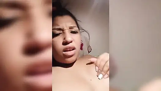 Yarağını içime sokturduğunda göğüslerimin nasıl zıpladığına bak!