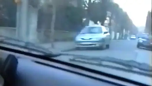 Ein paar bietet einen fick auf dem rückweg eines Taxis an!