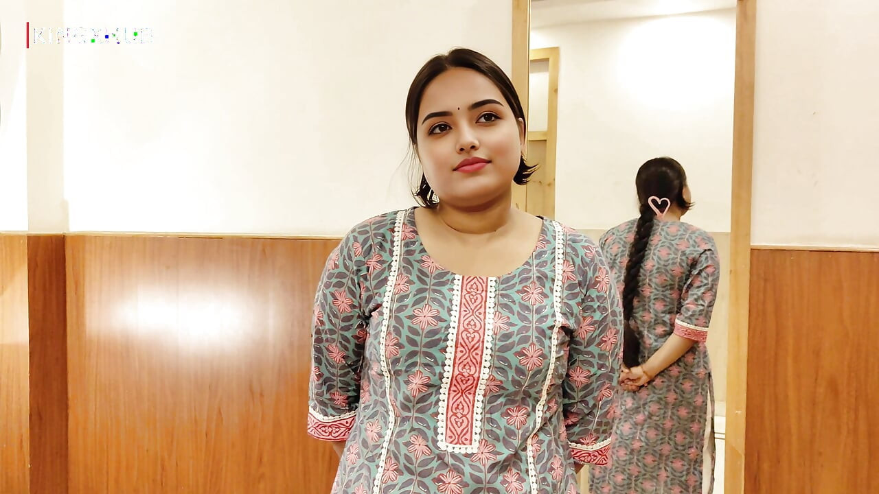 Indian Ayushi Bhabhi 與 Dever 玩性愛遊戲 完整影片