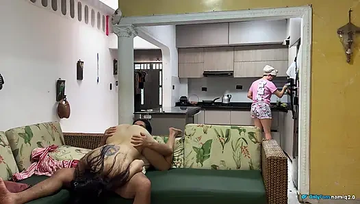 Karımın önünde arkadaşıyla seks yaptım! Fark etmedi bile!