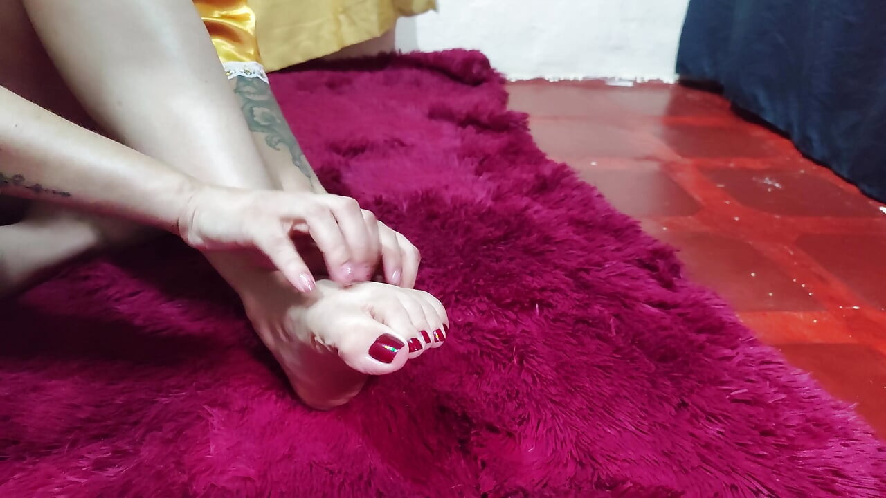 Scratching my feet with my fingernails when I was ready with my lingerie to rest