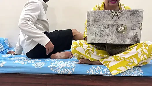 Üvey üvey kız kardeşimle yatağı paylaşıyorum amını sikiyorum