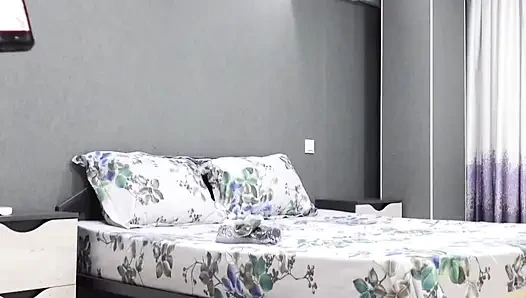 Olgun sarışın eş arada seksten hoşlanır