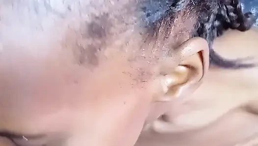 Heißes Teen Masturbiert in Sexy Kleid Und Neckt Stiefpapi