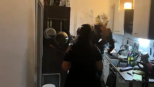 Ngentot pantat bahenol cewek sange ini sampai lubangnya menganga lebar