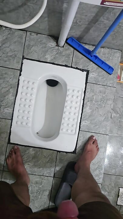 Pișare, masaj, frecare și futai cu robinet