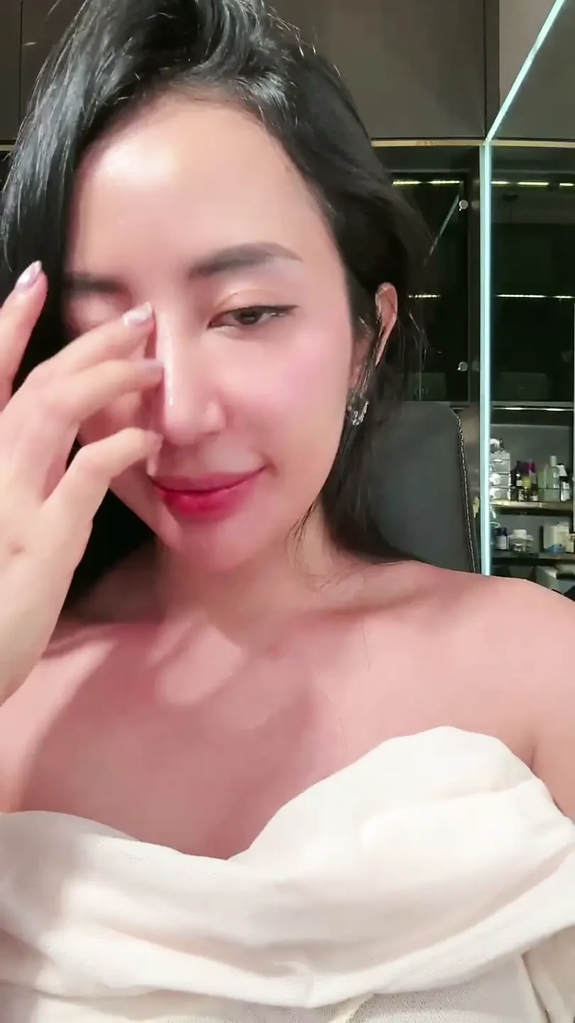 Famous Girl In Indonesia Rubbing Her Pussy Showing Her Big Tits Horny