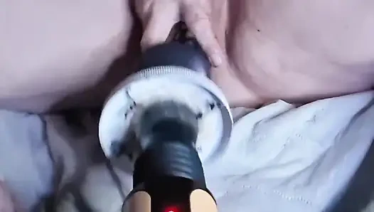 Skittlez si cewek sange lagi asik ngentot memeknya sampai muncrat