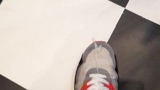 Кроссовки и сперма в Nike