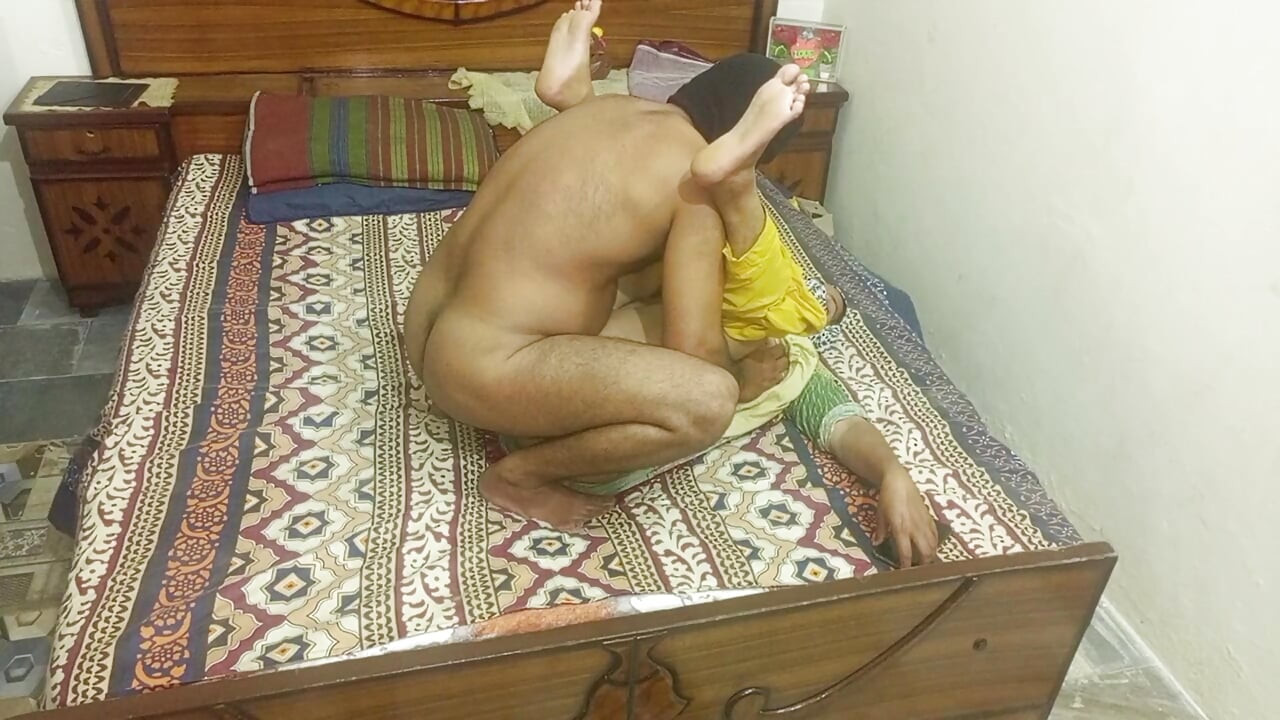Indiancă Bhabhi și indian devar singuri acasă, sex complet dur