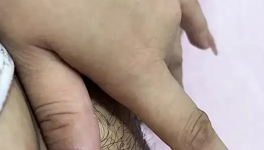 I masturbate my big hairy and big pussy