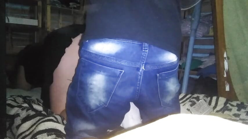 ฉันเอานิ้วใส่ Putita Rica ตอนกลางคืนด้วยกางเกงชั้นในสีชมพูและเดรส