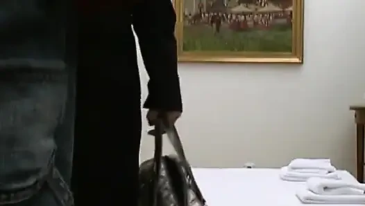 Она принимает член как настоящий профи