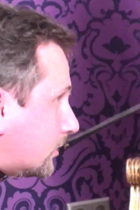 奴隷は彼の2人の女性を崇拝する