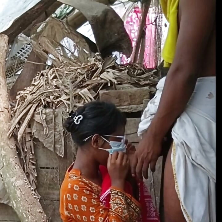 Viral sexy video of me fucking my hot young stepmom - Bangladeshi