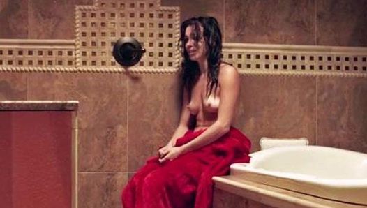 スキャンダルプラネットの「死刑執行人」で裸のジェマ・ダレンダー
