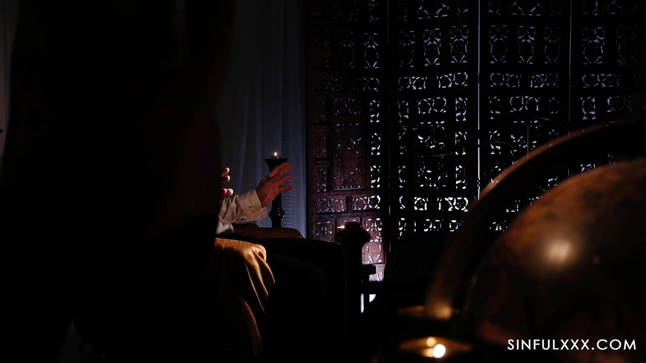 Niềm vui tội lỗi tại văn phòng! Vitoria Von Teese, Karina King & Denis Marti cho SinfulXXX
