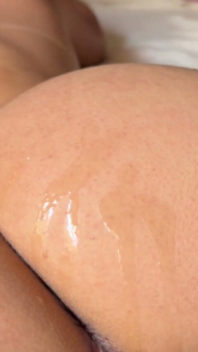 OIL MASSAGE ON THE ASS OF THE BRAZILIAN BLONDE | Clip 2