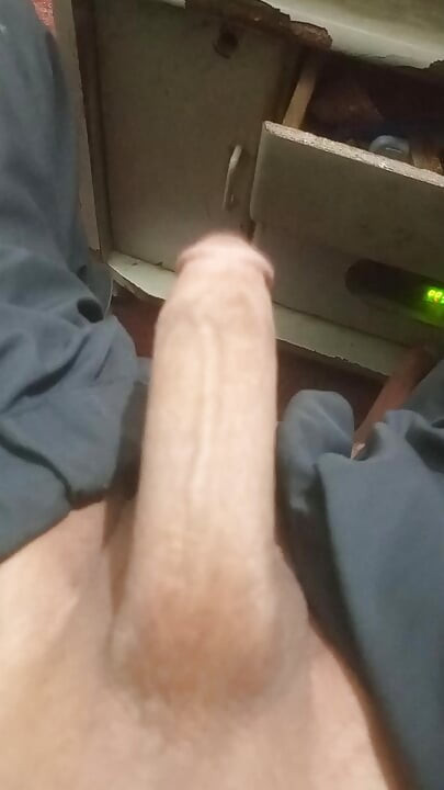 Orice femeie care vrea să-mi facă partenerul ei mă poate contacta cu o confidențialitate completă.