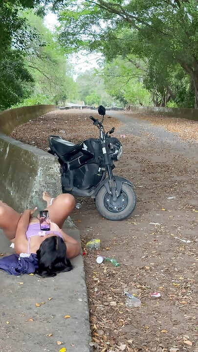 Ah, vizinho, você foi pego mexendo nessa buceta hahaha que delícia como ela se masturba