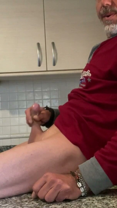 BLOWJOB IN THE KITCHEN, CUM IN MOUTH ( by WILDSPAINCOUPLE ) | Clip 1