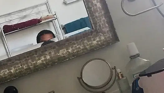 Mein Schlafzimmer ist kein BNB, aber Sie wissen, dass ich ein guter Gastgeber bin, wenn ich Gäste habe, wenn ich Leute eingeladen habe und einen guten heißen ehemann