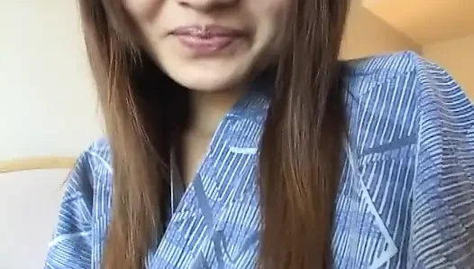 Büyük memeli Japon hatun tutkulu bir binişin tadını çıkarıyor