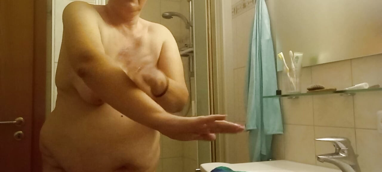 Fat mature woman taking a shower, Eva Pur and her voluptuous curves part 2
